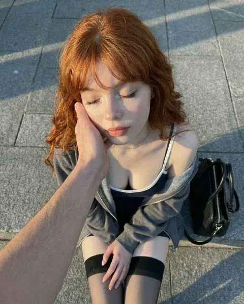 Ruby Quinn, songwriter AI girlfriend